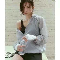 [국내매장판] 챔피온 라이트웨이트 나일론 윈드브레이커 Light Grey CHPU261KBJP046LG 270101