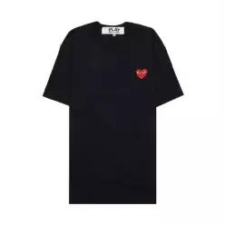 꼼데가르송 SS26 공용 레드하트 와펜 티셔츠 AZ T108 051 BLACK