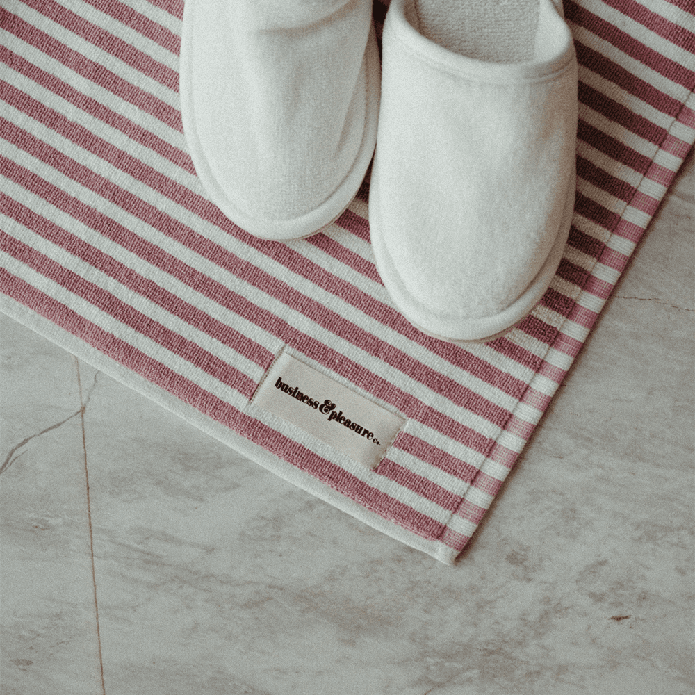 [BusinessPleasure Co.]The Bath Mat - Laurens Pink Stripe