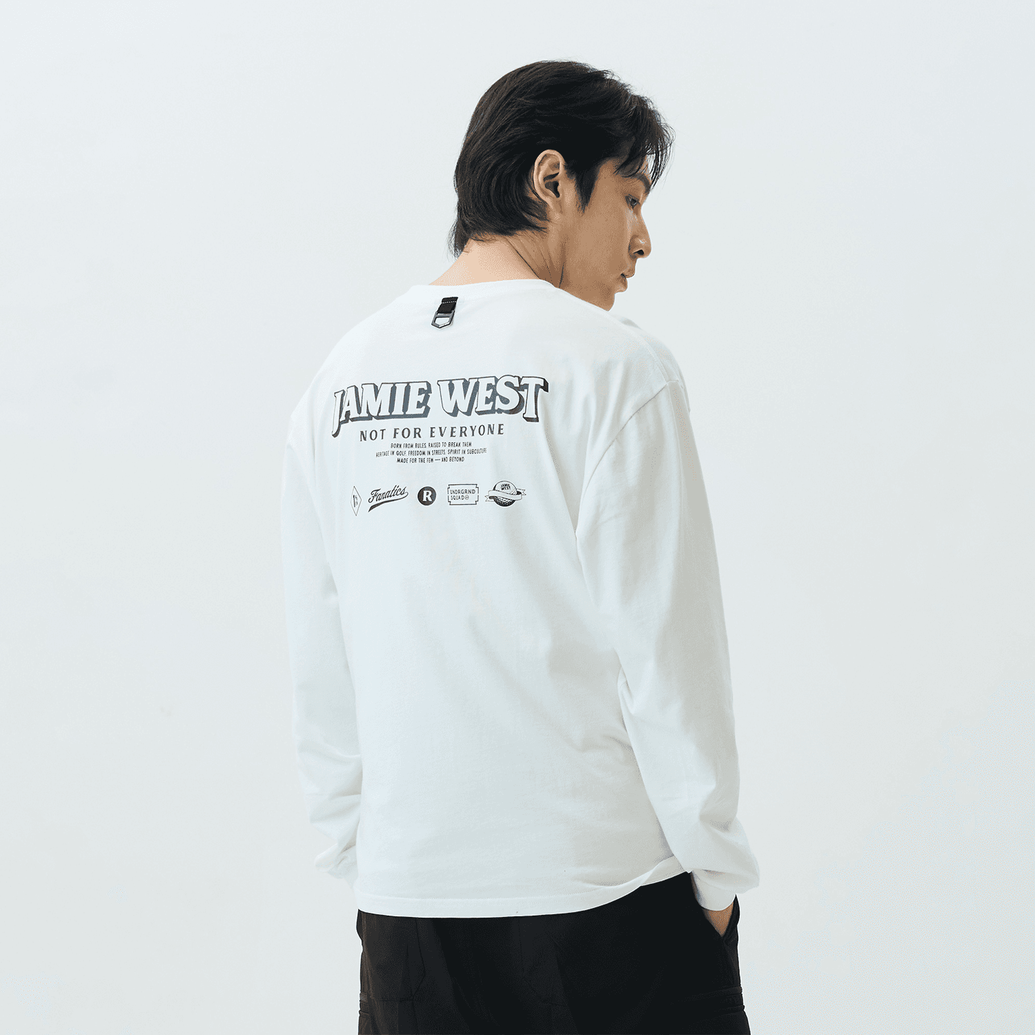 레터링 그래픽 롱슬리브 티셔츠 (화이트)