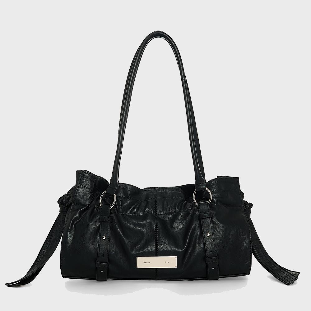 SHIRRING TIE BUCKLE SHOULDER BAG IN BLACK