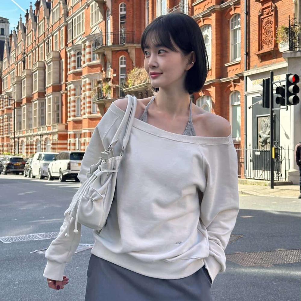 Embro Off Shoulder Swetshirt - Cream