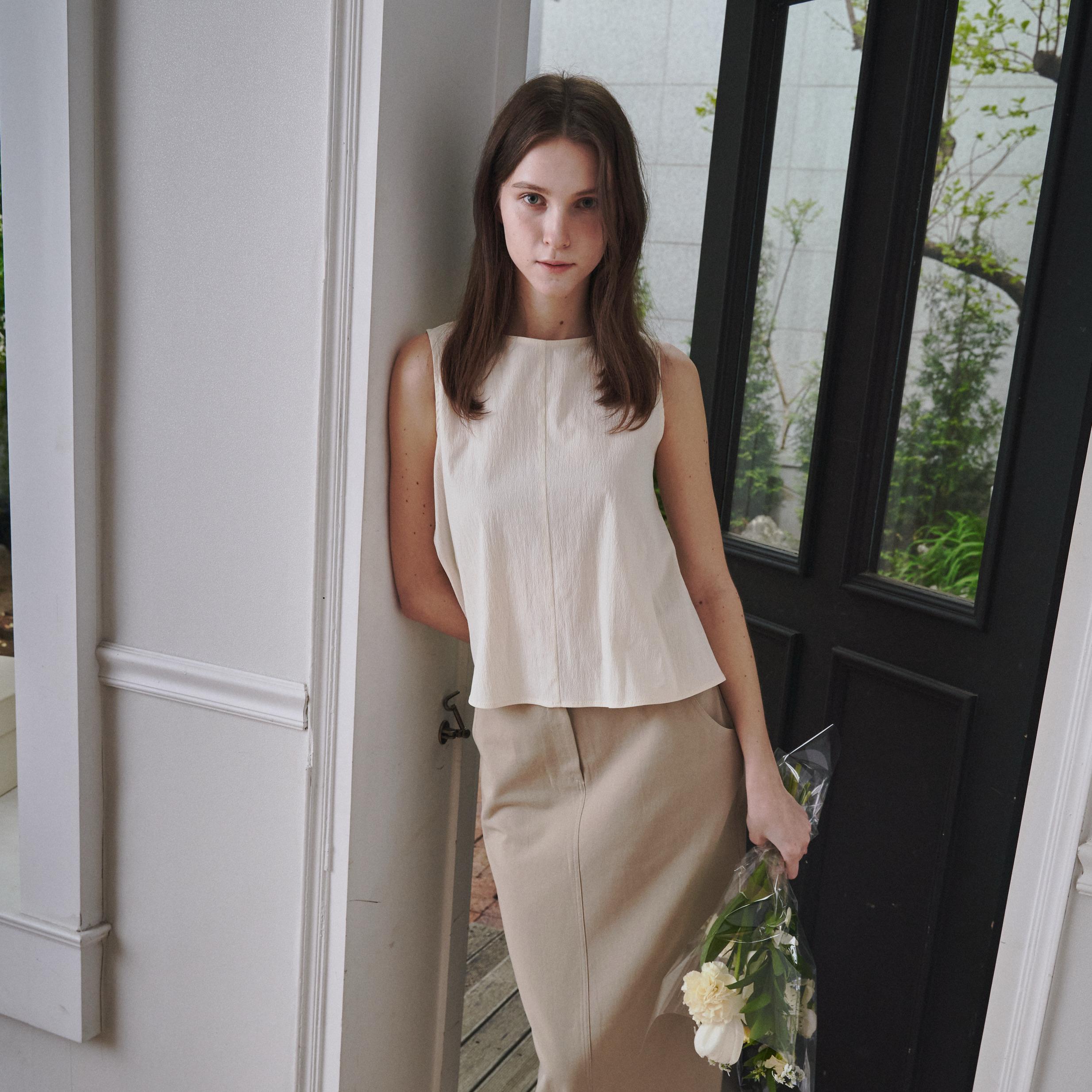 Reny back button blouse_Cream