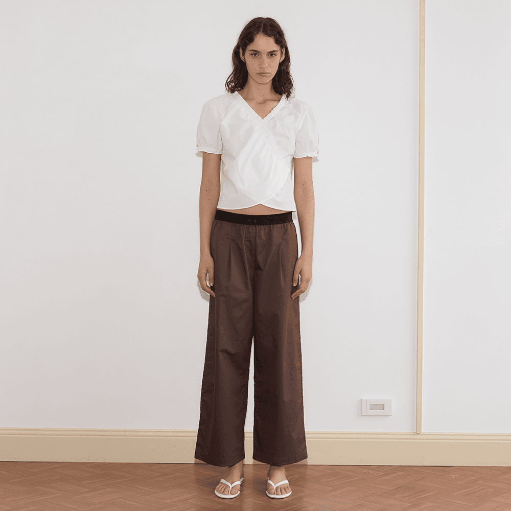 (W) CROSS FRILL TOP (WHITE)