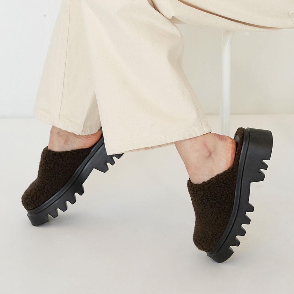[blanc sur blanc] Lucas Shearling Mules Brown