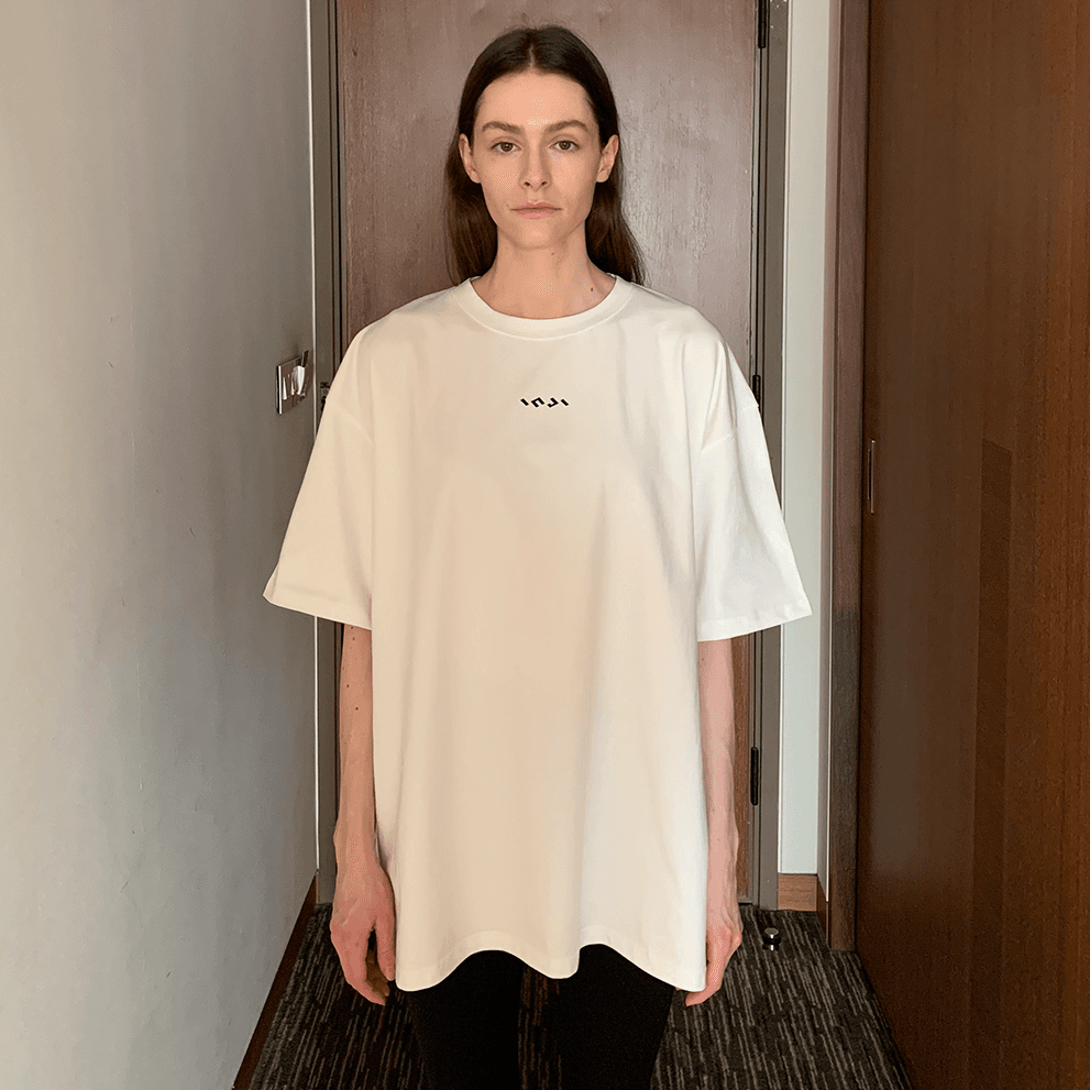 사이드 슬릿 루즈 티셔츠 화이트