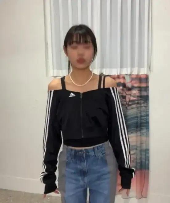 유이브 오프숄더 뉴진스 아디다스 커스텀 오프숄더 검흰 트레이닝