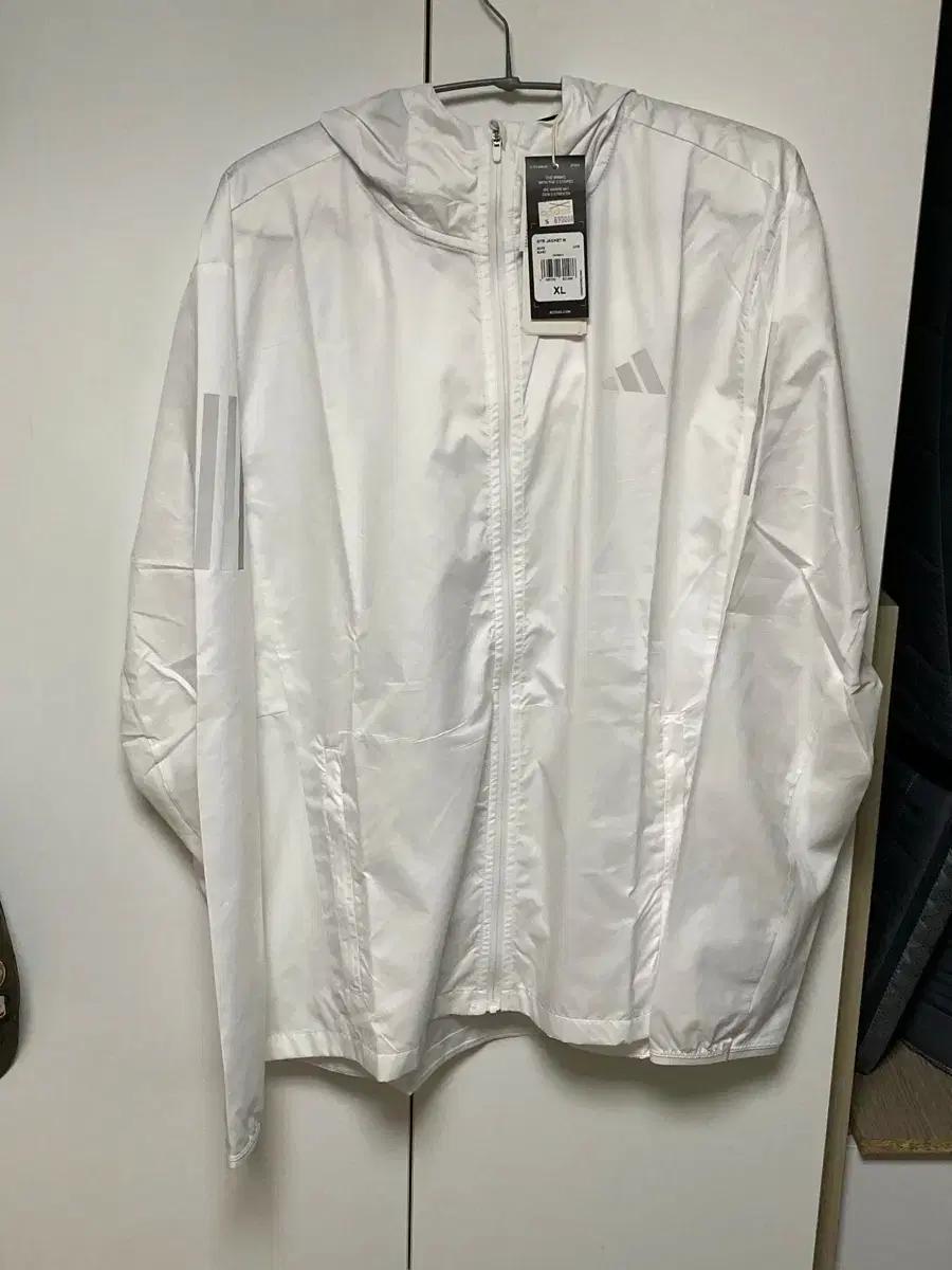 아디다스 OTR 화이트 자켓 XL 새상품 팜니다.