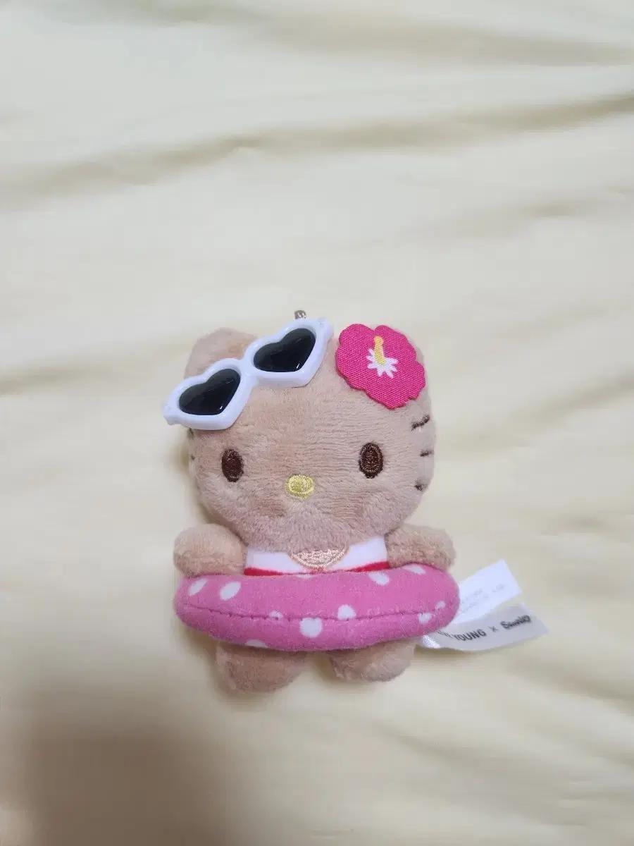 새상품)올리브영 산리오 태닝 헬로키티 인형 키링