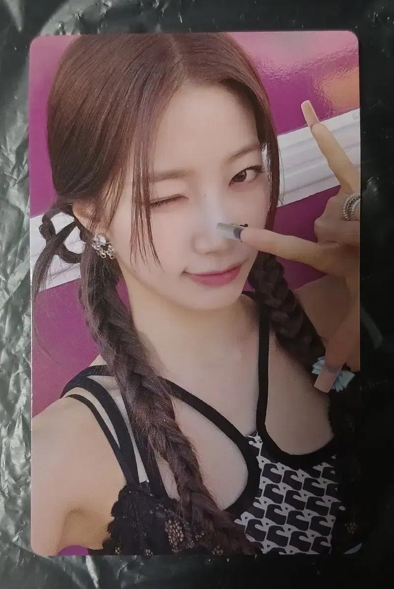 different 르세라핌 카즈하 포토카드 양도합니다