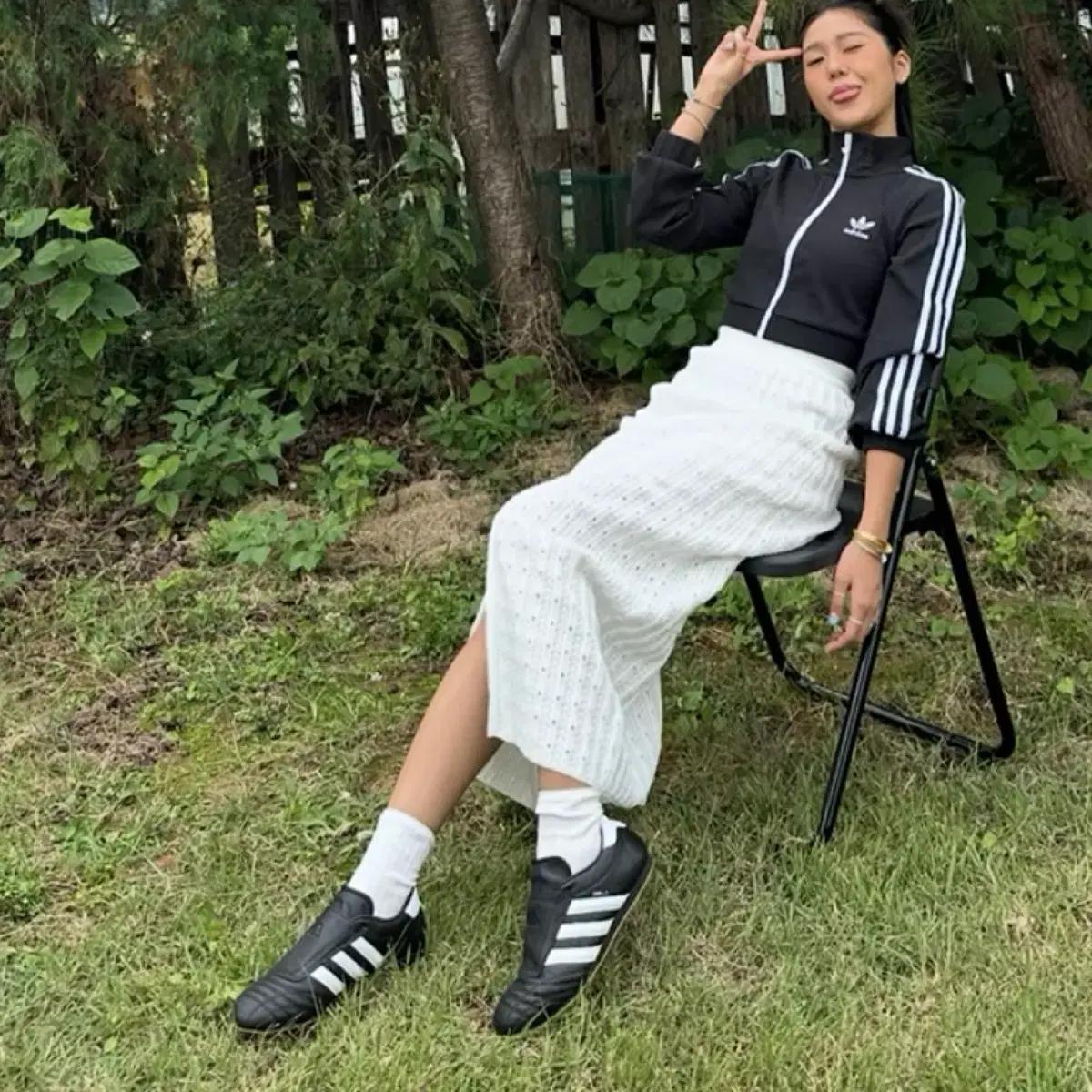 정품 아디다스 태권도 코어 블랙 235 새상품 제니 운동화 스니커즈