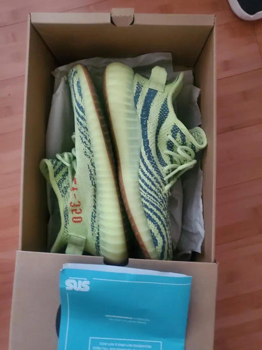 아디다스 이지부스트 350 V2 지브라