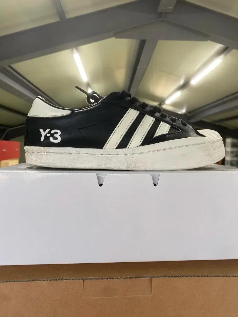 아디다스 Y-3 요지스타 블랙 화이트 245