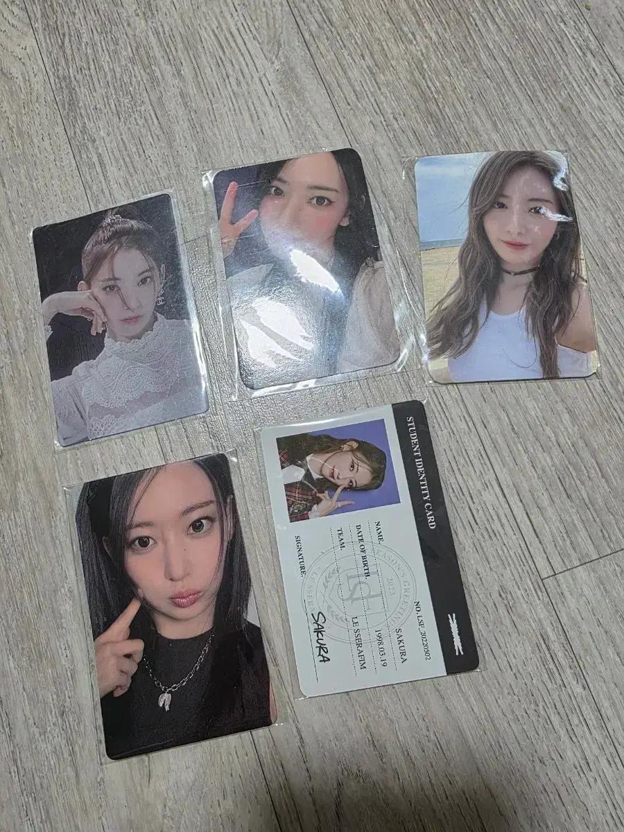 르세라핌 사쿠라 언포기븐 피어리스 등 포카 일괄
