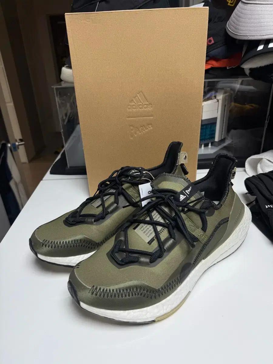 아디다스 울트라부스트 21 X Parley 올리브 280