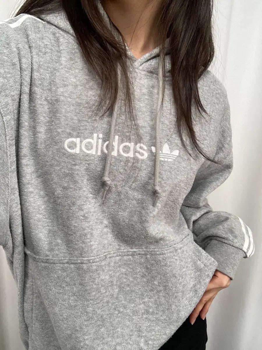 아디다스 삼선 부클 그레이 후드티