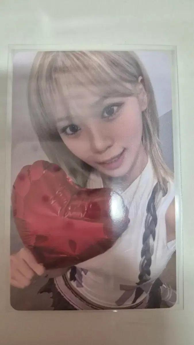 르세라핌 김채원 이지 위버스 특전 포카