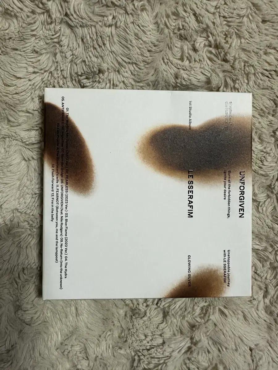 LE SSERAFIM 르세라핌 UNFORGIVEN (GLOWING SIL