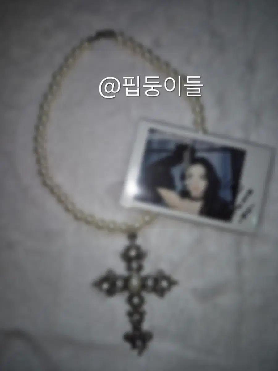 피프티피프티 팬미팅 키나 친필 싸폴, 키나 목걸이 일괄 판매