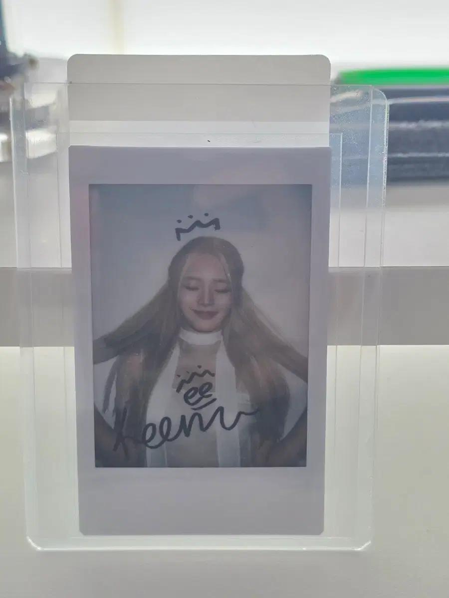 피프티피프티 키나 친필 싸인 폴라로이드
