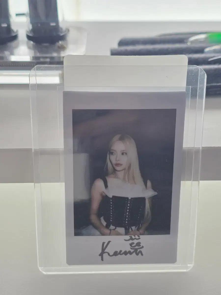 피프티피프티 키나 친필 싸인 폴라로이드