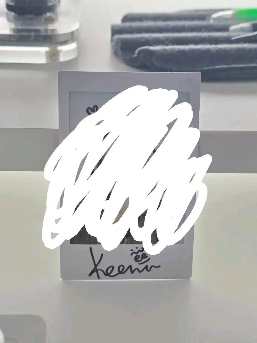 피프티피프티 키나 친필싸인 폴라로이드