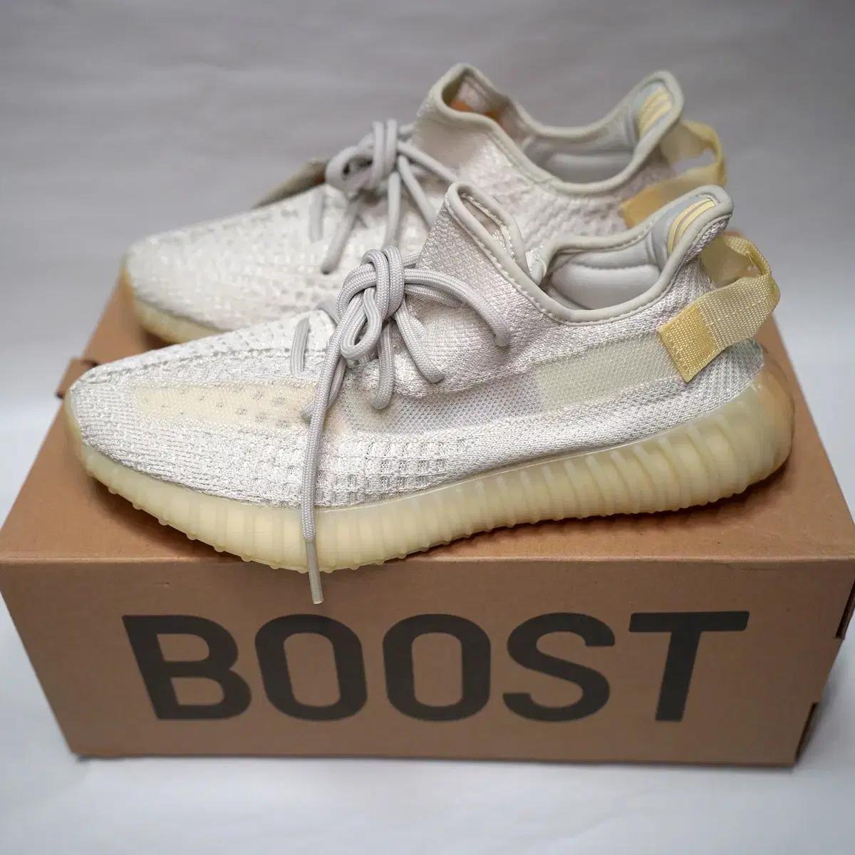 아디다스 이지부스터 350 V2 라이트 새제품