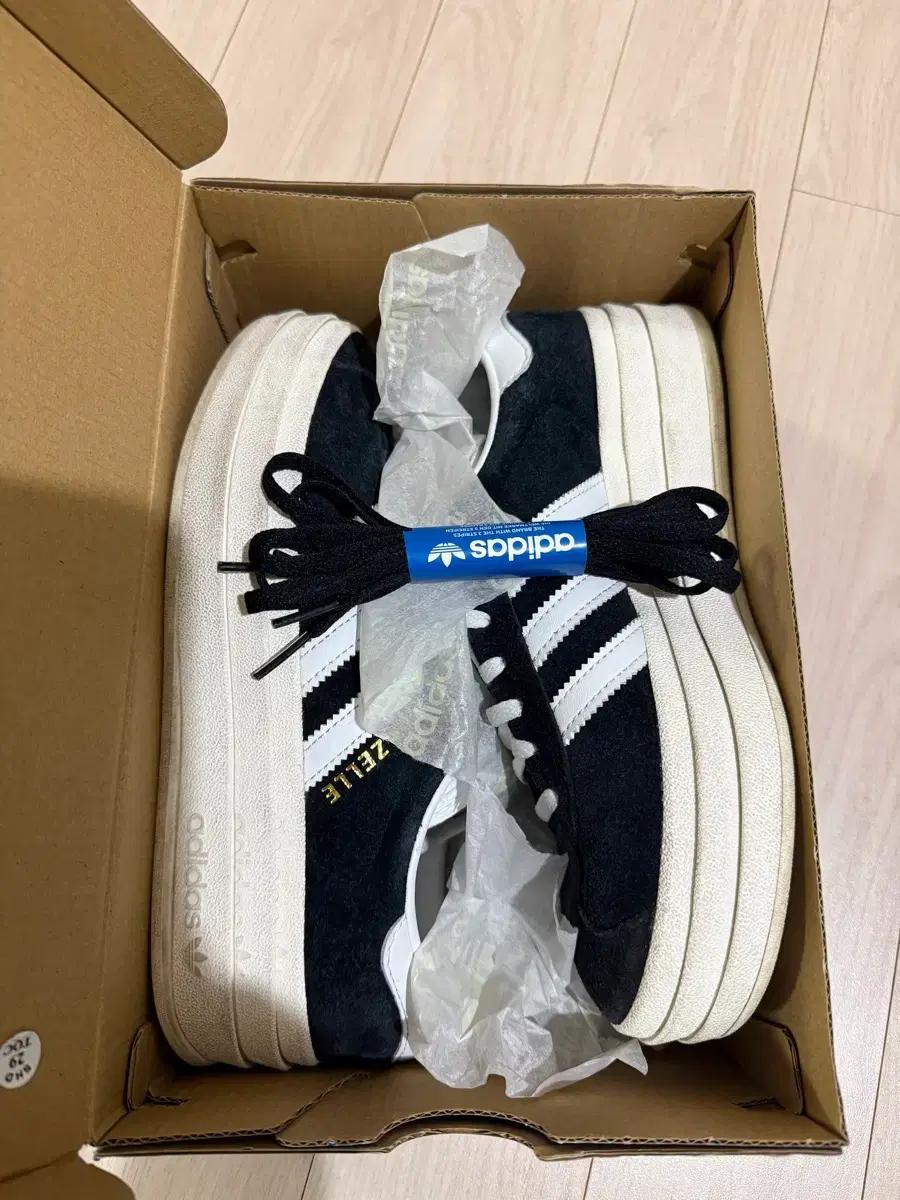 아디다스 가젤 볼드W 230