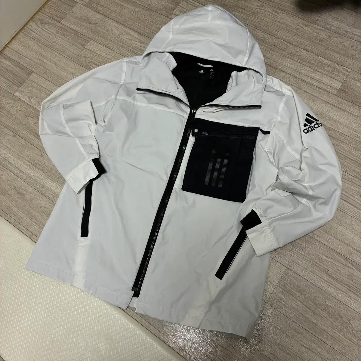 아디다스 화이트 후드 바람막이 자켓 XL