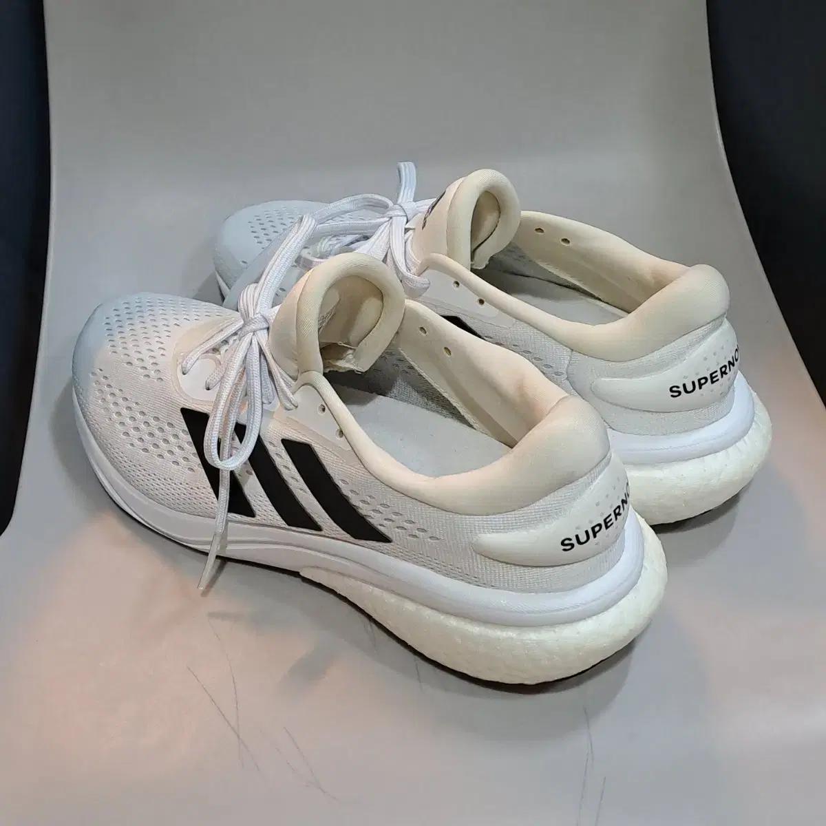 아디다스 슈퍼노바 2.0 클라우드 화이트 운동화 275mm