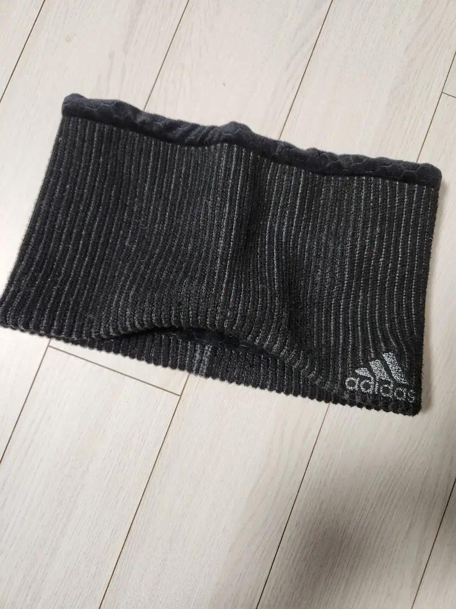 아디다스 넥워머여러 중고사이트에도 같이 판매하고 있어서 삭제되면 팔린