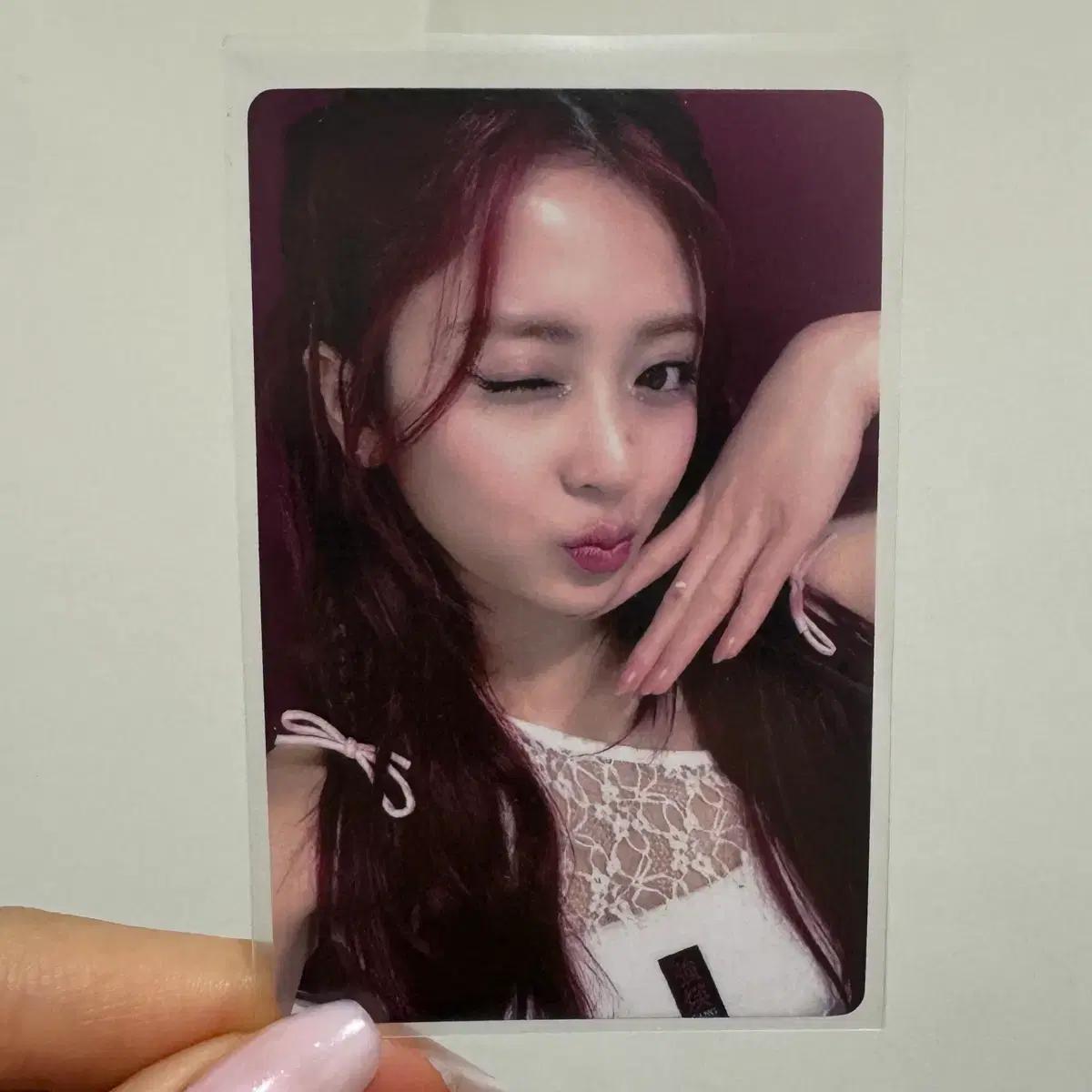 르세라핌 허윤진 이즈위 포카 양도