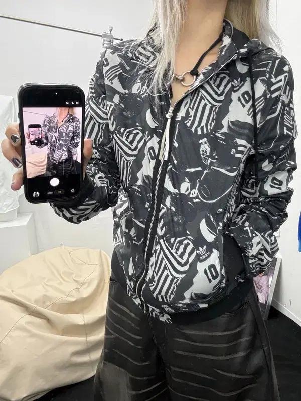 아디다스 오리지날 패턴 빈티지 후드 바람막이 L