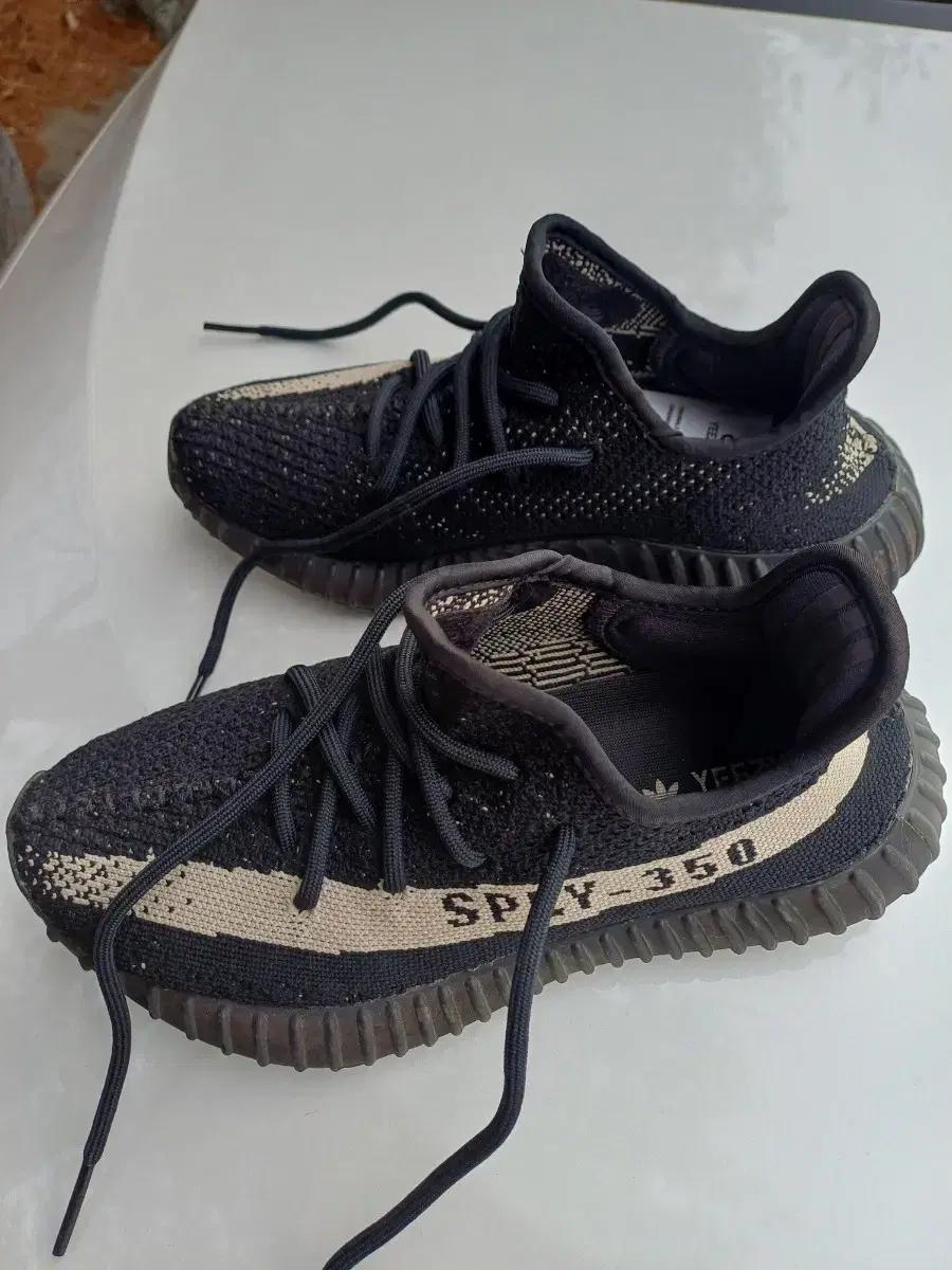 아디다스 이지부스트 350 v2 블랙