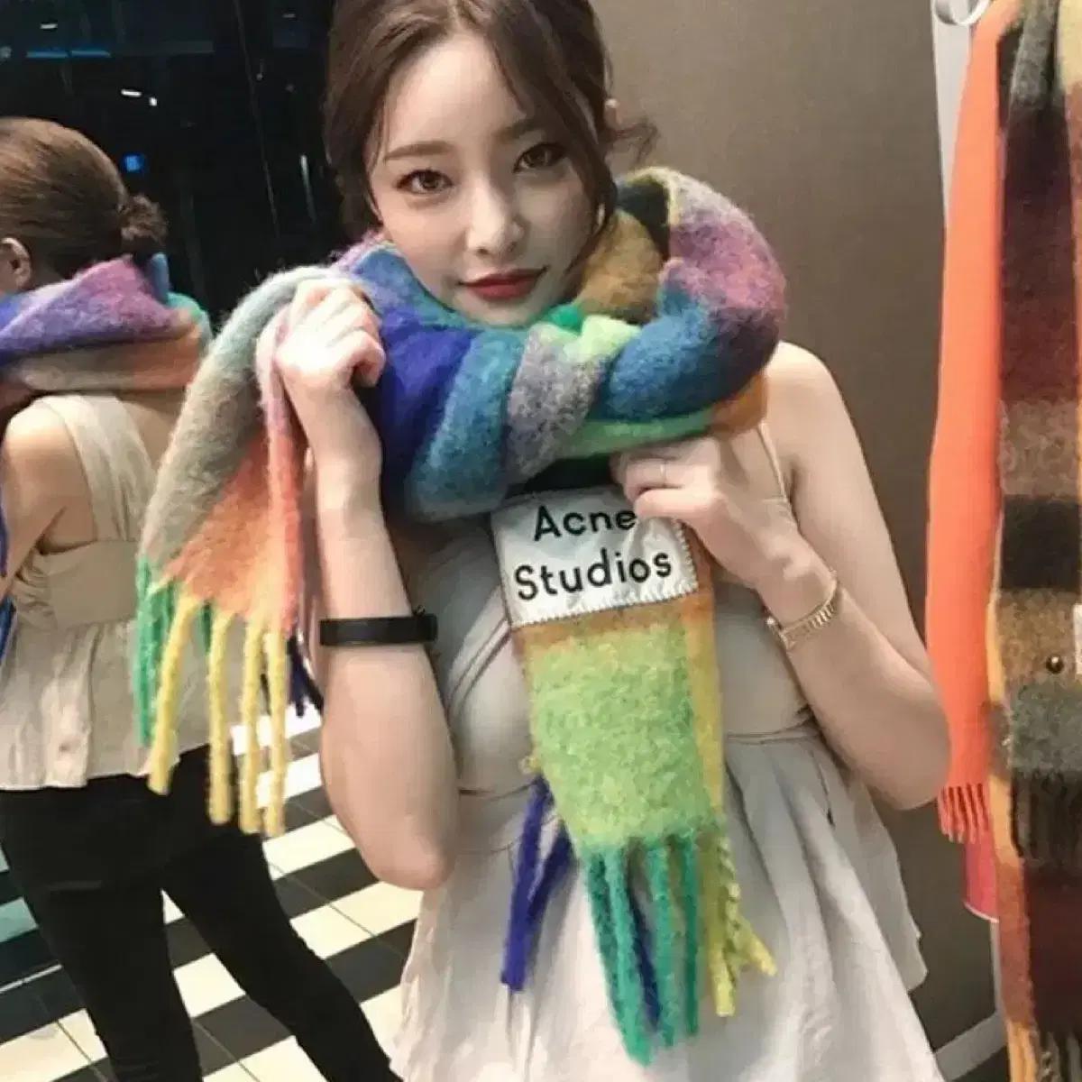 아크네스튜디오 모헤어 체크 머플러 블루오렌지그린