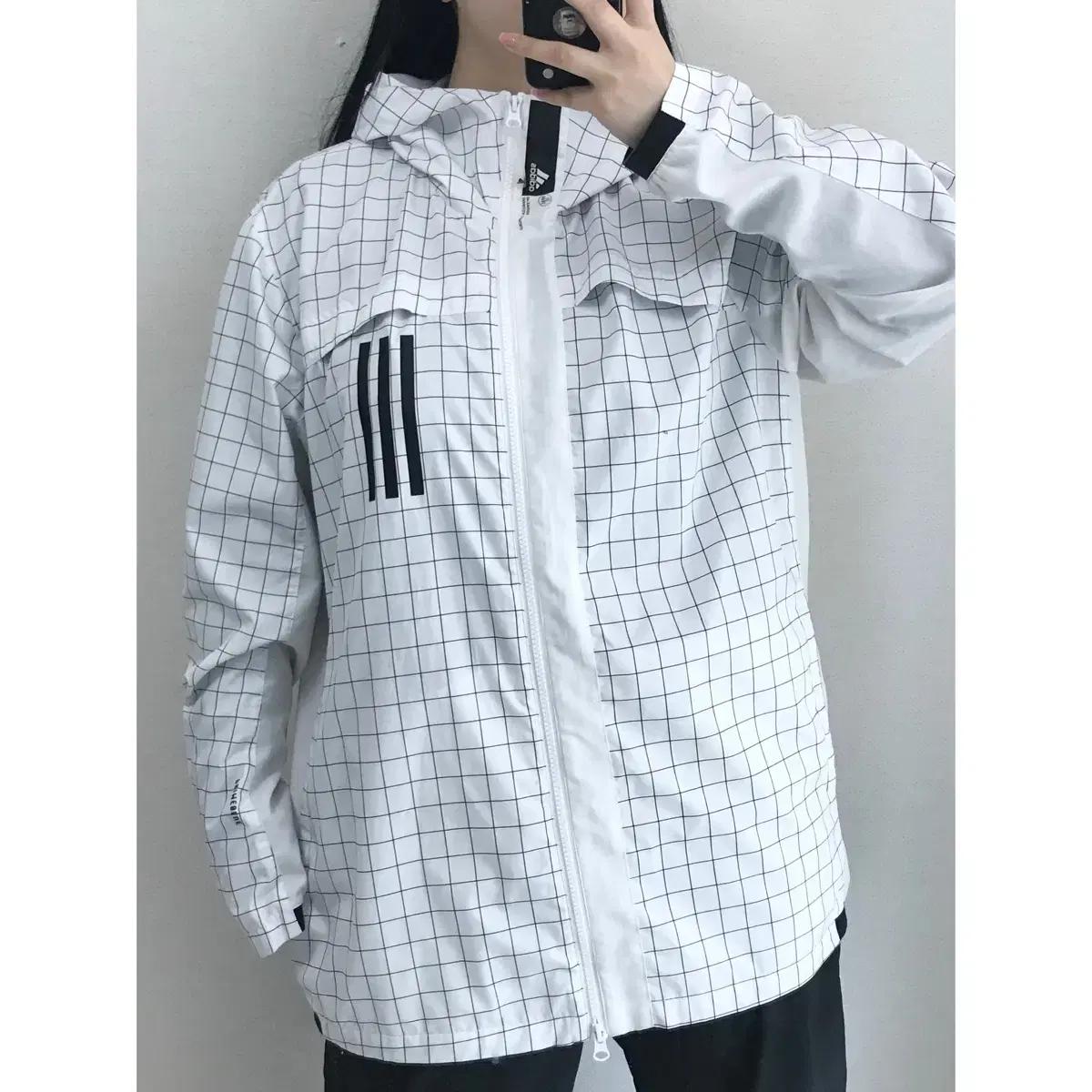 아디다스 흰색 체크 후드 바람막이 2xl