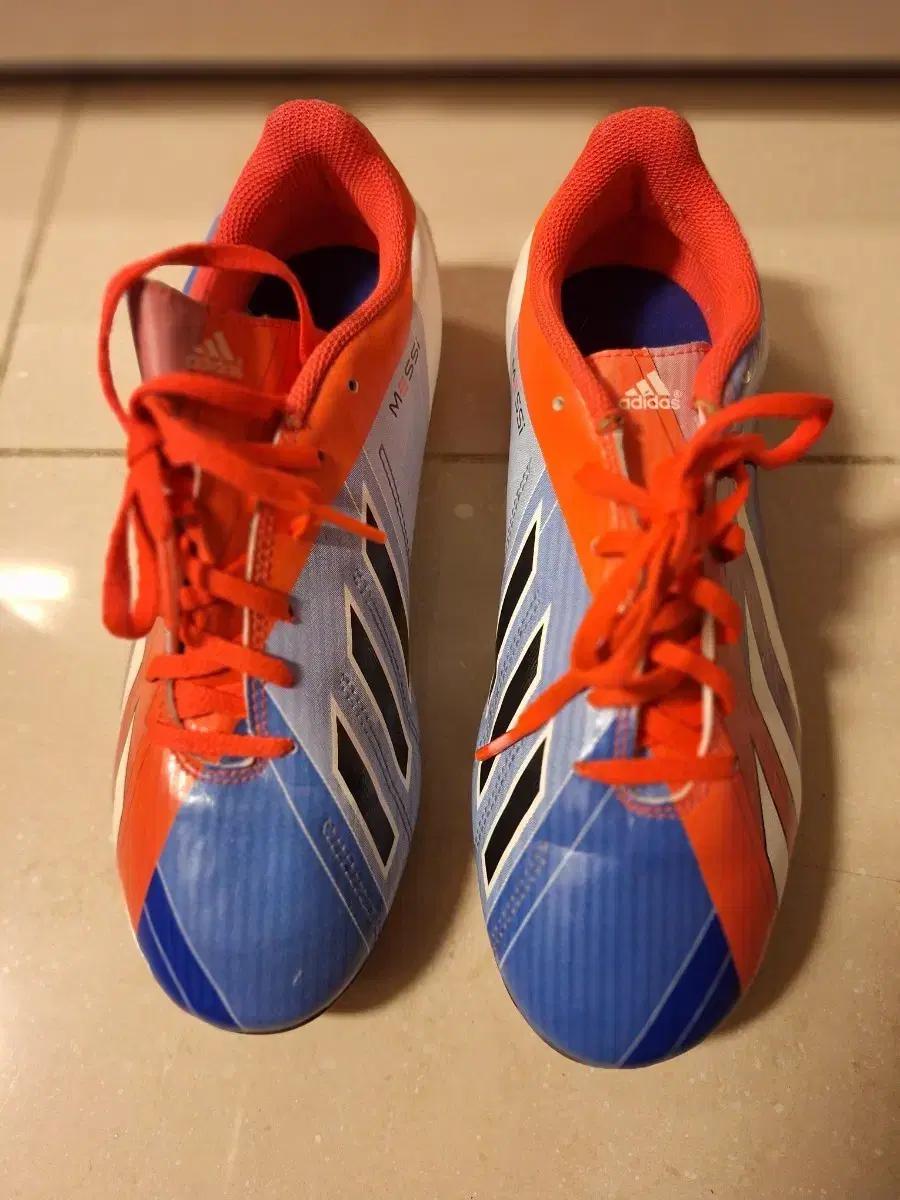 # 아디다스 Messi 풋살화 240mm