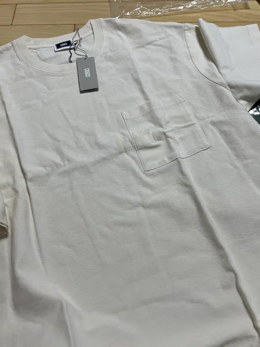 KITH 키스 포켓 반팔티 크림 xl