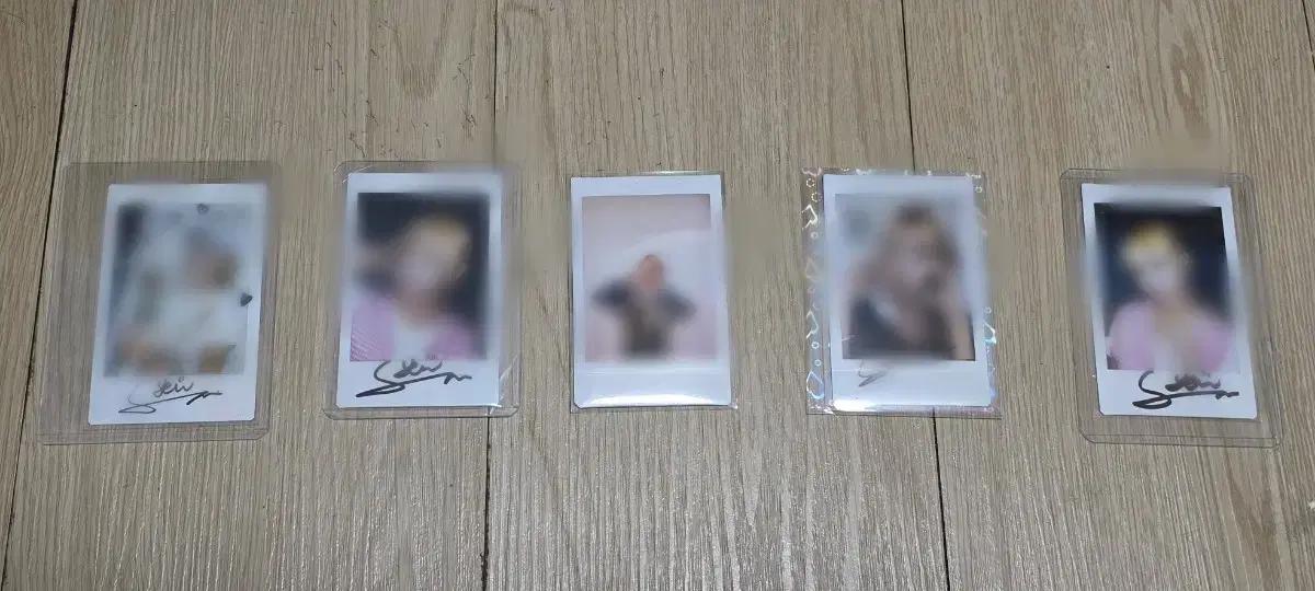 피프티피프티 예원 친필 싸인 폴라 판매합니다.