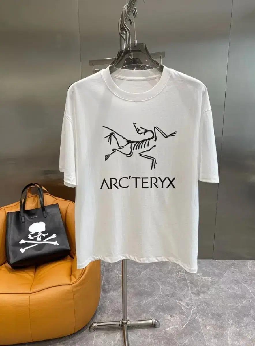 아크테릭스 반팔 티셔츠 화이트 Arcteryx