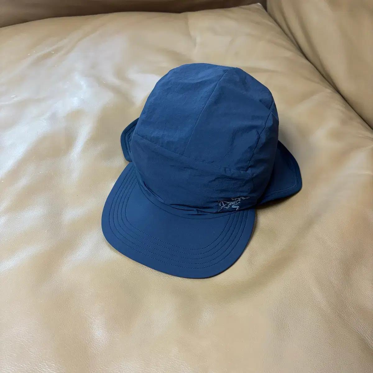 Arcteryx 아크테릭스 프로톤 투웨이 햇 캠프캡 이어플랩 모자 블랙