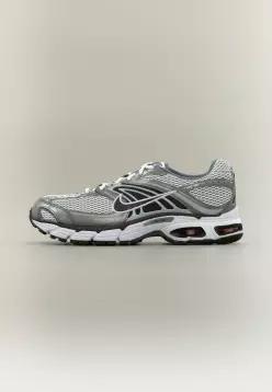 Nike 나이키 스포츠웨어 에어 맥스 모토 2K 유니섹스 - 트레이너 연기 회색/흰색/회색/핑크 폼/늑대 회색/