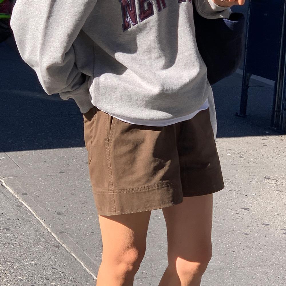 stitch shorts (brown)