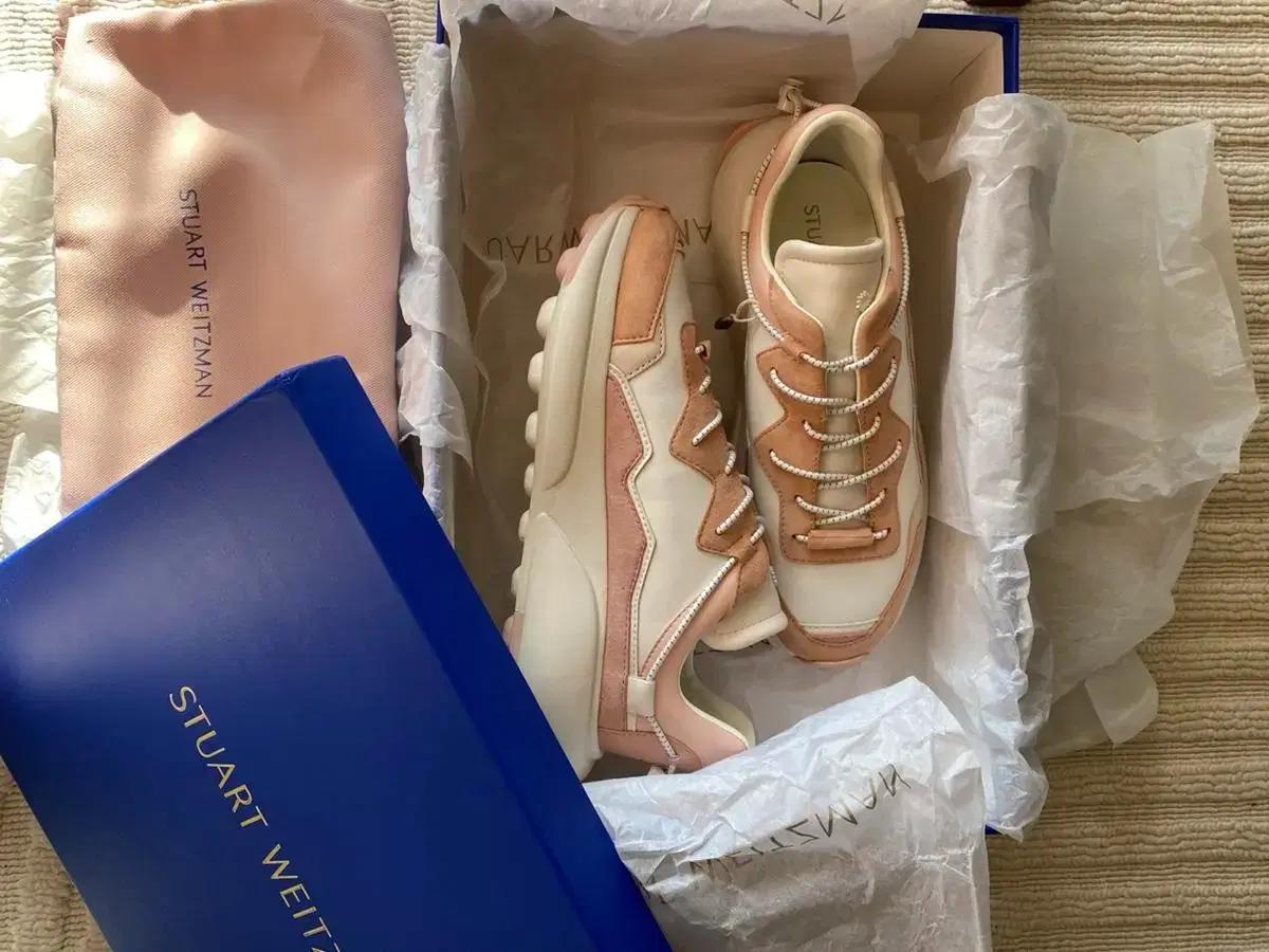 새상품* 스튜어트와이츠먼 파스텔핑크 스니커즈 EU37-1