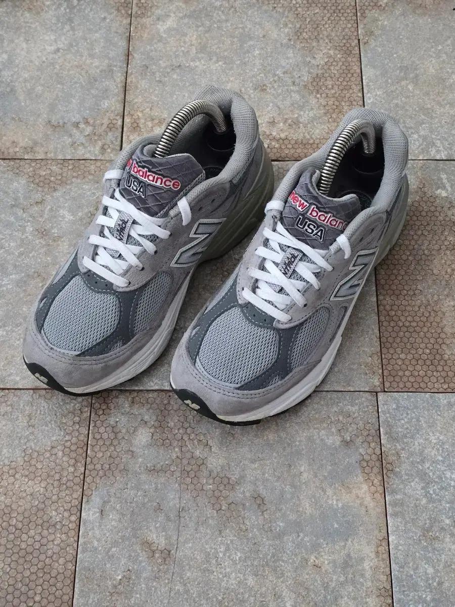 (225)뉴발란스 990 v3 그레이 스니커즈